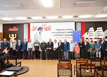 Krzyże dla bohaterów opozycji