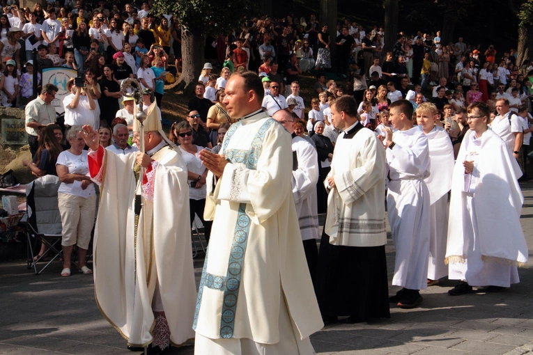#Rekiodziękczynienie 2024 i błogosławieństwo nowych animatorówi moderatorów Ruchu Światło-Życie