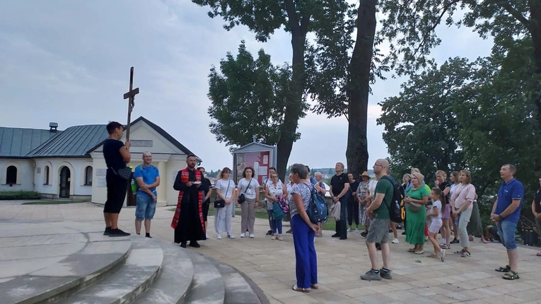 Droga Krzyżowa w intencji powołań i świętości rodzin 