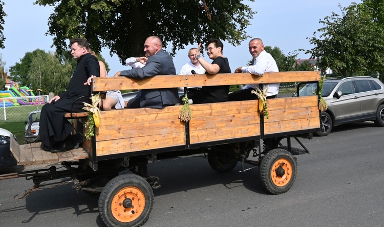 W Naczęsławicach dziękowali za kościół i plony