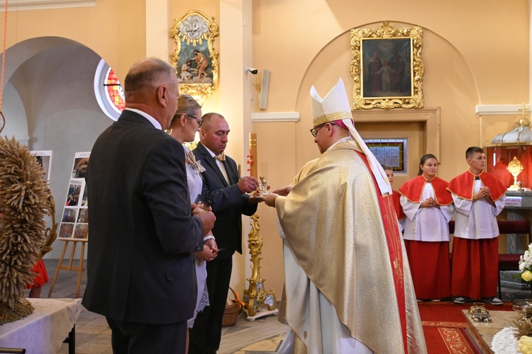 W Naczęsławicach dziękowali za kościół i plony