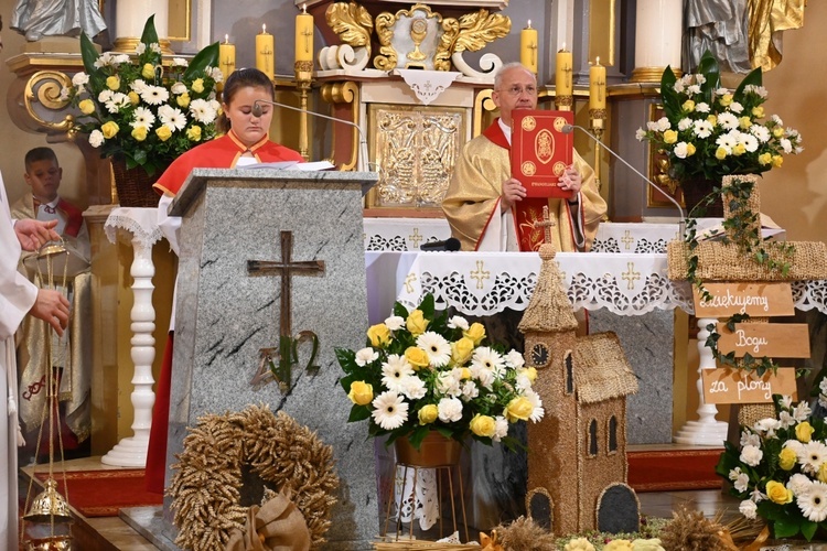 W Naczęsławicach dziękowali za kościół i plony