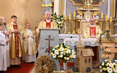 W Naczęsławicach dziękowali za kościół i plony