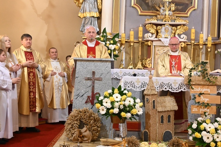 W Naczęsławicach dziękowali za kościół i plony