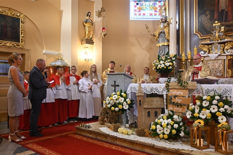 W Naczęsławicach dziękowali za kościół i plony