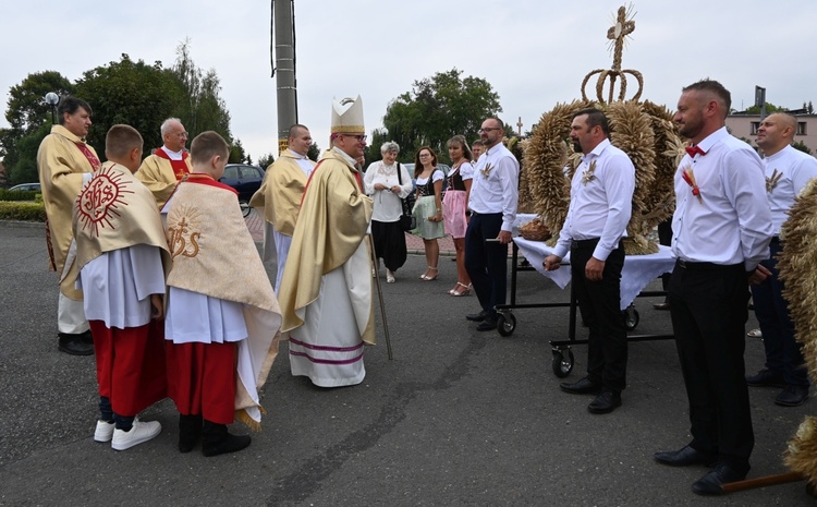 W Naczęsławicach dziękowali za kościół i plony