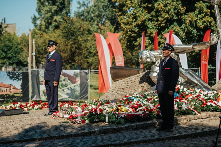 Msza św. przy pomniku Obrońców Poczty Polskiej