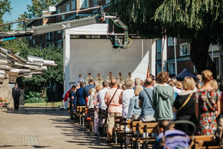 Msza św. przy pomniku Obrońców Poczty Polskiej