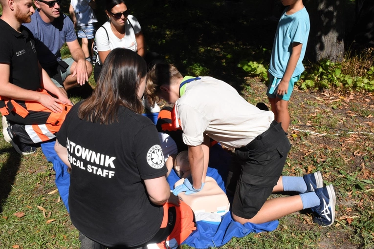 Piknik w ogrodzie hospicyjnym