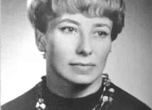 Alicja Lenczewska, nauczycielka, wicedyrektorka liceum, po śmierci mamy przeżyła wielkie nawrócenie. Miała wtedy 51 lat