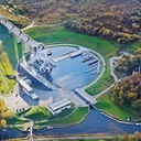 Falkirk Wheel jest ogromną atrakcją turystyczną całego regionu. Różnica poziomów między górnym i dolnym kanałem to 24 metry 