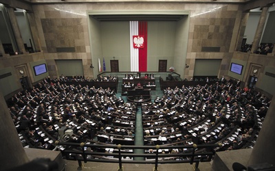 Katolik wobec polityki – wchodzić w to czy się obrażać?