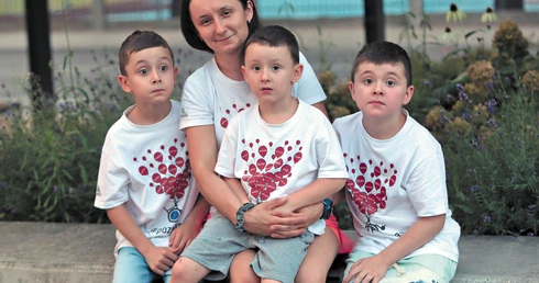 Jak trzy krople wody. Trzej bracia i jedna dystrofia mięśniowa Duchenne’a