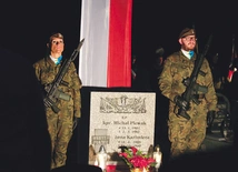 Alert przy mogiłach obrońców Westerplatte na bojkowskim cmentarzu. 