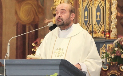 Ks. Łukasz Urbaniak jest duszpasterzem rodzin, chorych, młodzieży i ministrantów.