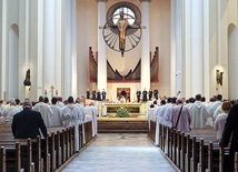 W trakcie Eucharysii księża odnowili przyrzeczenia składane w dniu święceń prezbiteratu.