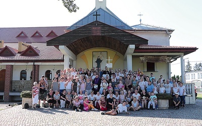 	Na urodziny św. Faustyny, ale i z listą intencji pielgrzymowało ok. 150 osób z parafii.