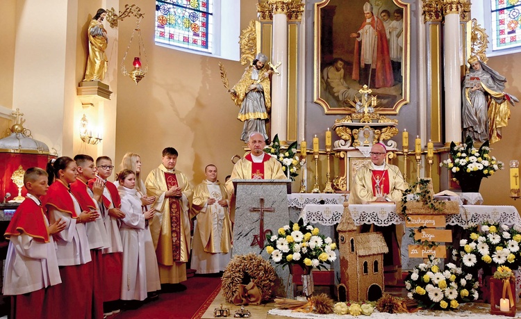 Okrągła rocznica istnienia świątyni i dożynki były okazją do dziękczynienia.