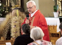 	Ks. Krzysztof Bajorek od lat prowadzi wspólnoty trzeźwościowe w rodzinnym, zakliczyńskim regionie.