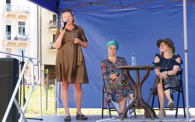 	Wydarzenie otworzyła Justyna Górska-Streicher, obok Miriam Synger (w środku) i Anna Humeniuk.