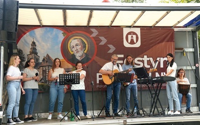 Po Mszy św. rozpoczął się piknik rodzinny.