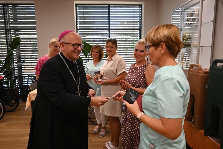 Poświęcenie kaplicy bł. Alojzego Ligudy w DPS w Opolu