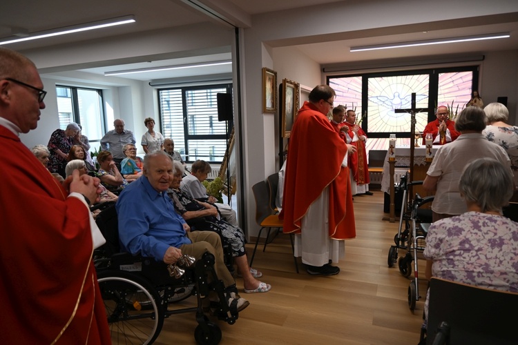 Poświęcenie kaplicy bł. Alojzego Ligudy w DPS w Opolu