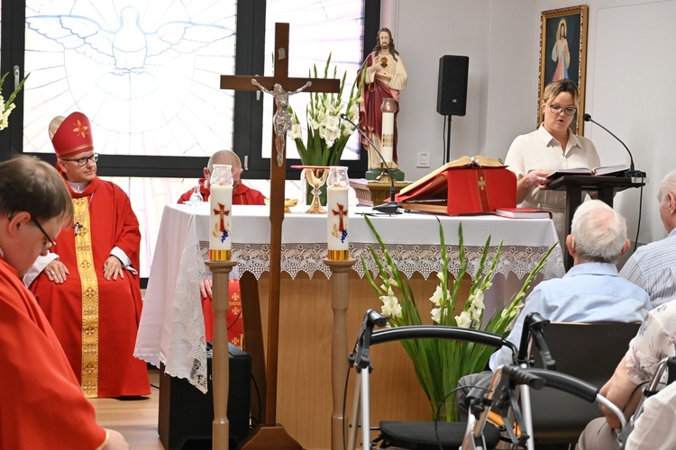 Poświęcenie kaplicy bł. Alojzego Ligudy w DPS w Opolu