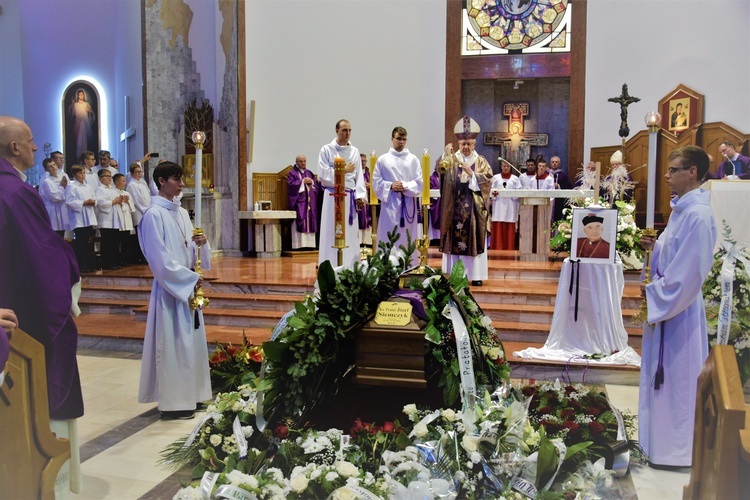 Uroczystości pogrzebowe ks. prał. Józefa Siemczyka