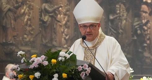 Bp Kiciński: Odbij od brzegu