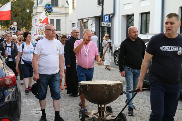 Płock. Wyjście pielgrzymki do Skępego