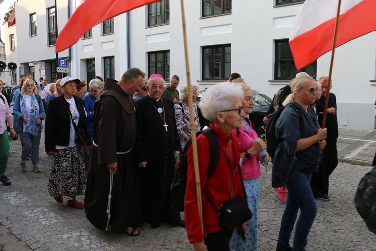 Płock. Wyjście pielgrzymki do Skępego