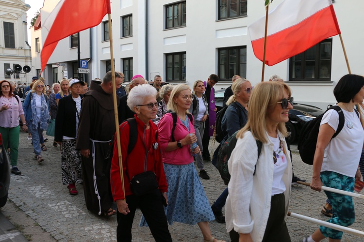 Płock. Wyjście pielgrzymki do Skępego