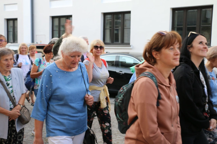 Płock. Wyjście pielgrzymki do Skępego