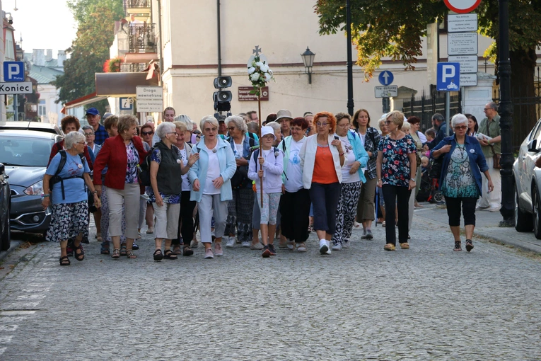 Płock. Wyjście pielgrzymki do Skępego