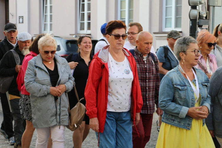 Płock. Wyjście pielgrzymki do Skępego