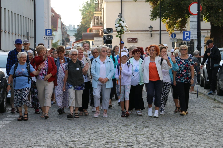 Płock. Wyjście pielgrzymki do Skępego