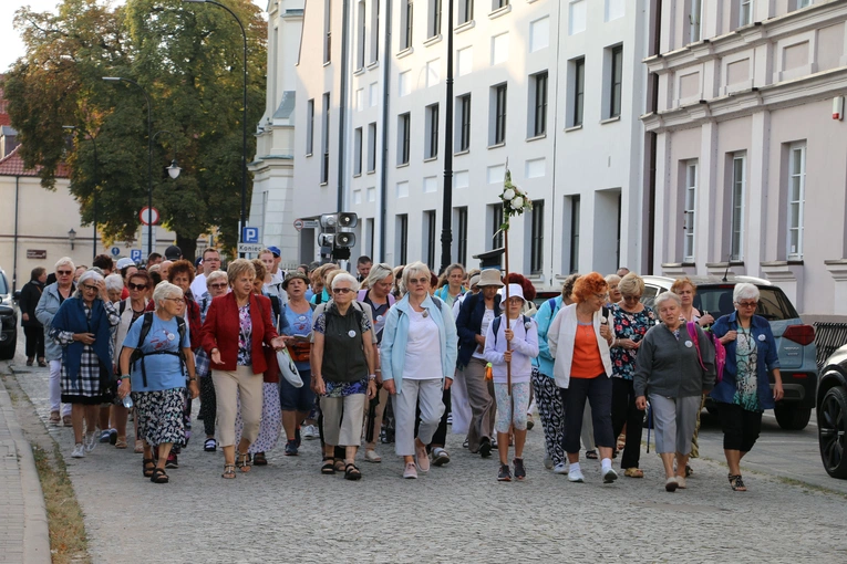 Płock. Wyjście pielgrzymki do Skępego