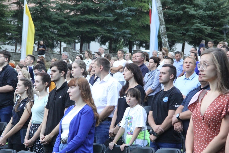 Młodzi na zawadzkim wzgórzu