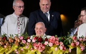 Franciszek przybywający na spotkanie z duchowieństwem