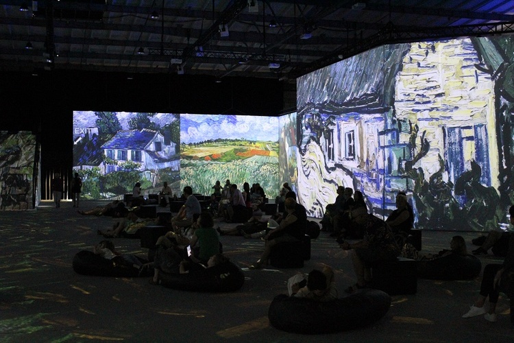 Wystawa “Van Gogh Multi-Sensory Exhibition”