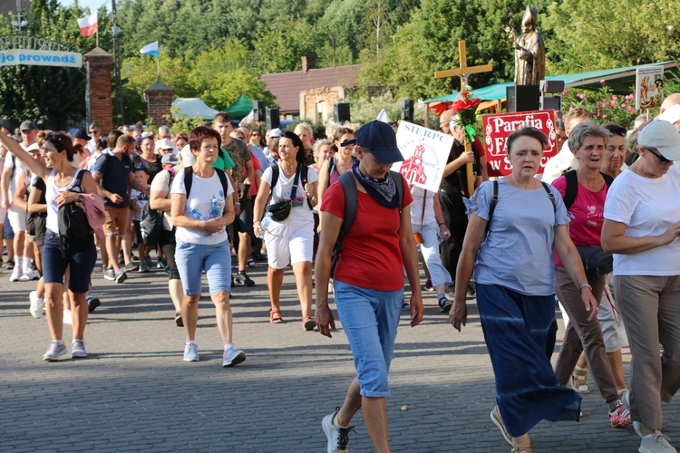 Skępe. Wejście pielgrzymek