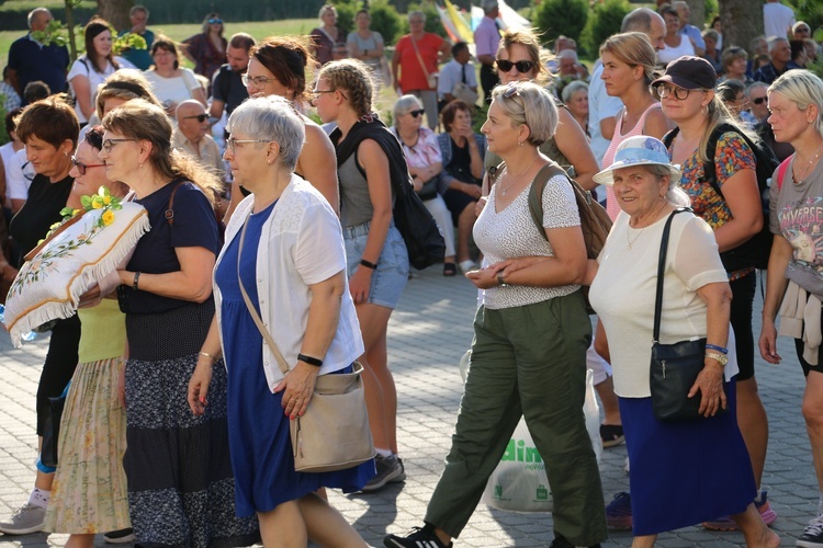 Skępe. Wejście pielgrzymek