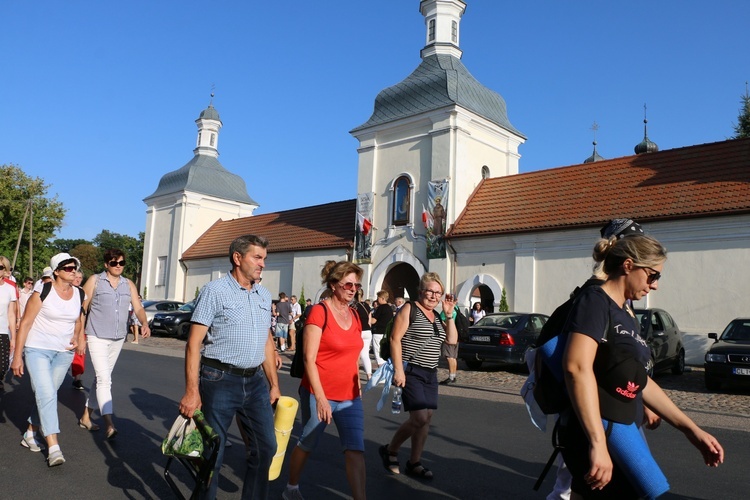 Skępe. Wejście pielgrzymek