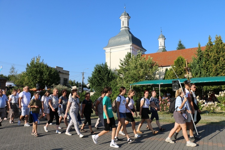 Skępe. Wejście pielgrzymek