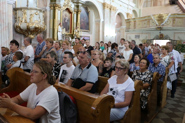 Skępe. Wejście pielgrzymek