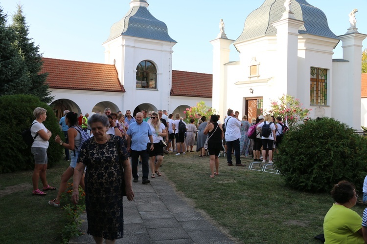 Skępe. Wejście pielgrzymek