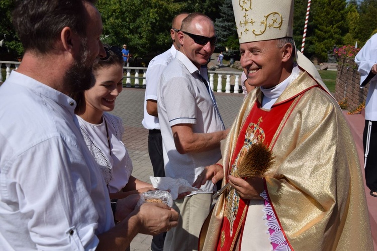 Dożynki diecezjalne w Kałkowie-Godowie