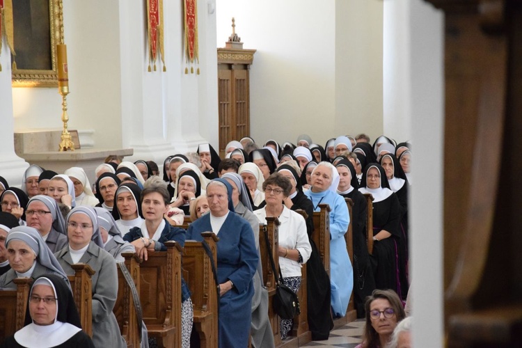 Pielgrzymka Osób Konsekrowanych na Święty Krzyż