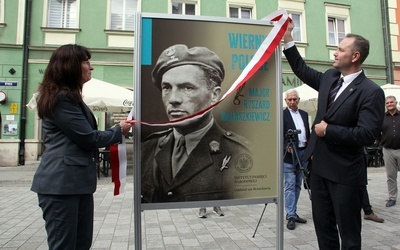 Wernisaż wystawy o mjr. Ryszardzie Małaszkiewiczu na wrocławskim rynku